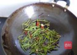 炒酸辣蕨菜的做法图解6