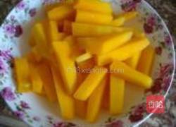 蛋黄焗南瓜的做法图解4