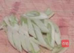 黄花菜炒木耳的做法图解3