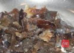 黄花菜炒木耳的做法图解6