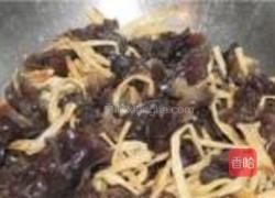 黄花菜炒木耳的做法图解8