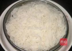 洋葱虾米炒米粉的做法图解4