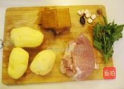 豆腐干烧肉的做法图解1