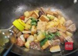 豆腐干烧肉的做法图解6