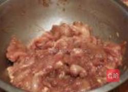 蘑菇炒鸡片的做法图解1