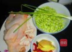 毛豆焖三黄鸡的做法图解1