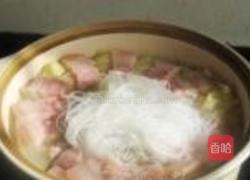 咸肉鲜虾白菜煲的做法图解10