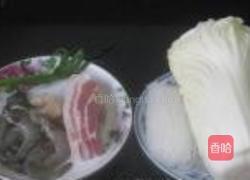 咸肉鲜虾白菜煲的做法图解1