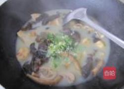 茨菇木耳炖河蚌的做法图解13