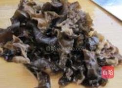 茨菇木耳炖河蚌的做法图解3