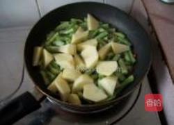 土豆烧四季豆的做法图解4