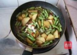 土豆烧四季豆的做法图解7