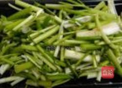 水芹炒香干的做法图解1