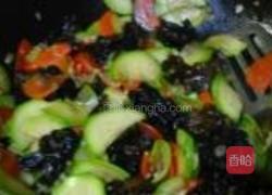 西葫芦炒木耳的做法图解7