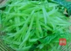 凉拌莴笋丝的做法图解2