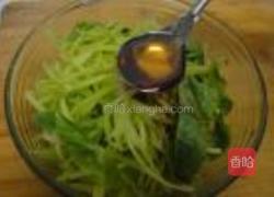 凉拌莴笋丝的做法图解7