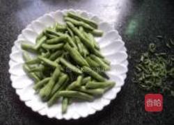 油炸四季豆的做法图解2
