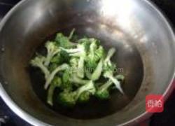 西兰花炒虾的做法图解3