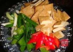 香干回锅肉的做法图解2