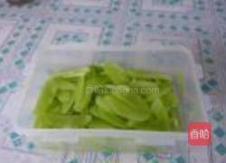 青笋爆牛蛙的做法图解4