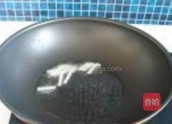 蒜苗炒大肠的做法图解3