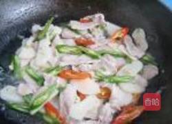 荸荠炒肉片的做法图解10