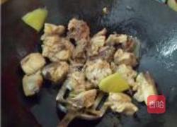 家常板栗烧鸡腿的做法图解3