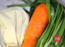 红萝卜豆腐丝的做法图解1