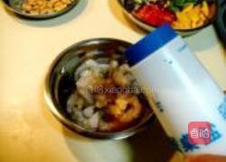 坚果炒什锦虾球的做法图解3