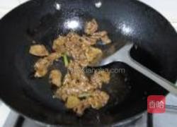 大蒜姬菇炒肉片的做法图解6