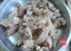 萝卜焖牛筋的做法图解1