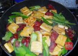 腊肠烧豆腐的做法图解10