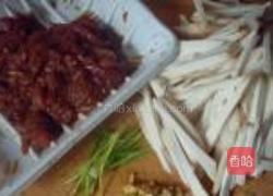 杏鲍菇炒肉丝的做法图解4