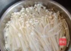 木耳烩金针菇的做法图解1
