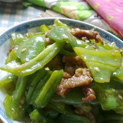 肉片炒手撕甜椒的做法[图]