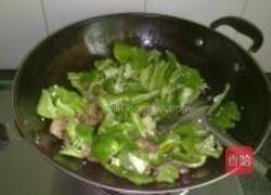 肉片炒手撕甜椒的做法图解8