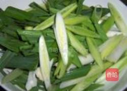 血豆腐肉片炒青蒜的做法图解2