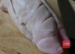 红枣玉米猪脚汤的做法图解1