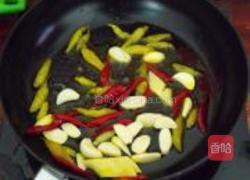 尖椒熘肥肠的做法图解5