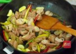 尖椒熘肥肠的做法图解6