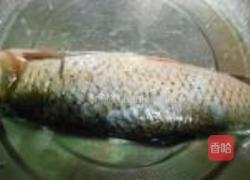 淸蒸草鱼的做法图解1