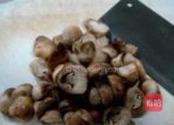 蚝油烧草菇的做法图解1