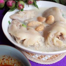 紫砂锅煲雪豆猪蹄汤的做法[图]