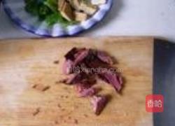 青椒豆干炒腊肉的做法图解1