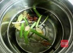 杏鲍菇萝卜排骨煲的做法图解3