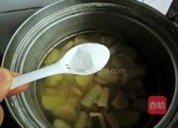 杏鲍菇萝卜排骨煲的做法图解10