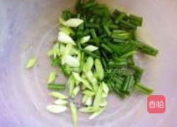 包菜腊肠饭的做法图解1