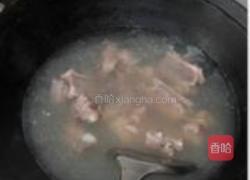 莲藕排骨汤的做法图解2