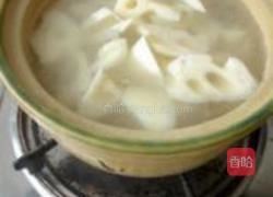 莲藕排骨汤的做法图解4