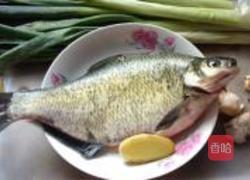 红烧鳊鱼的做法图解1